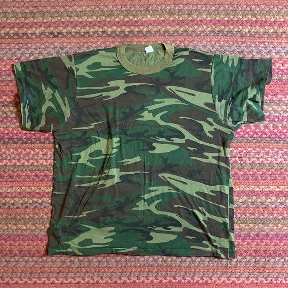 VINTAGE ARMY CAMO PRINT SINGLE POCKET TEE - Picture 1 of 5